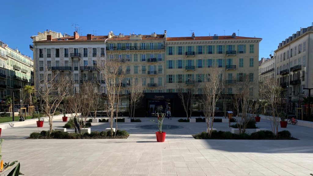 Un arrêt de tramway à Nice